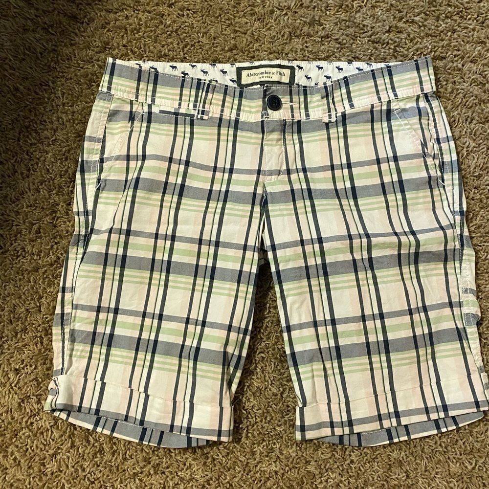 Abercrombie and Fitch plaid shorts size 4